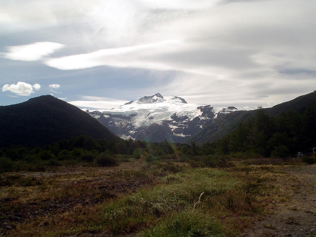 Hiking in the Nahuel Huapi National Park. 7-day trip. AAGM leader