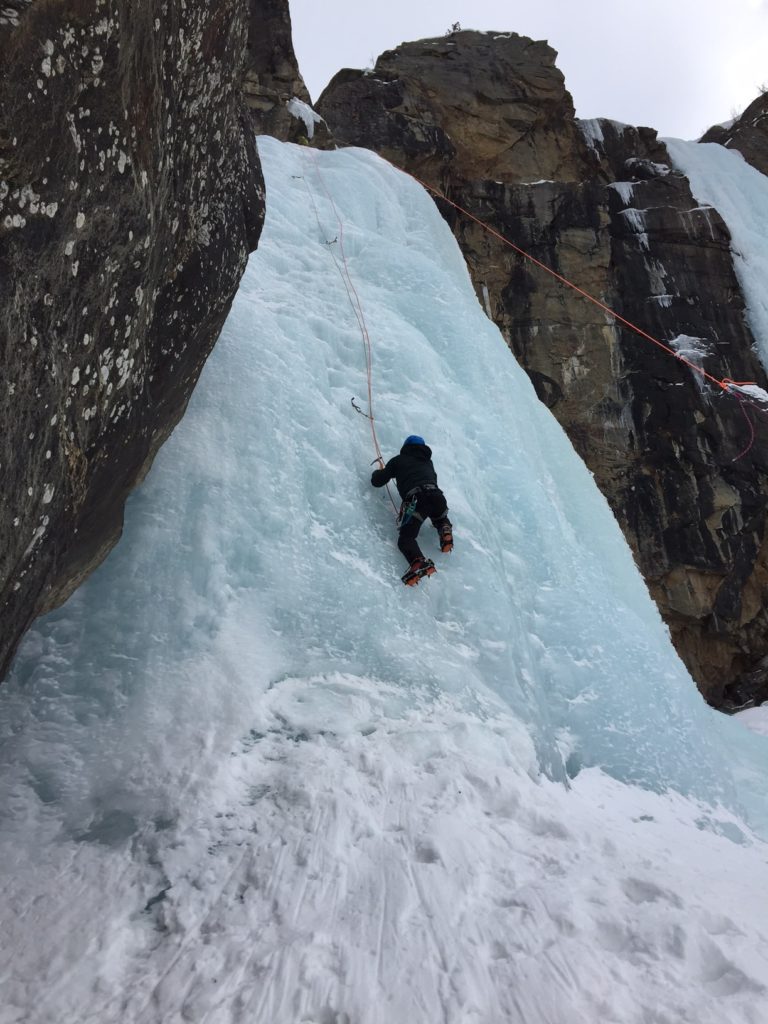 Ice climbing in Cogne: one of the best spots to get started!