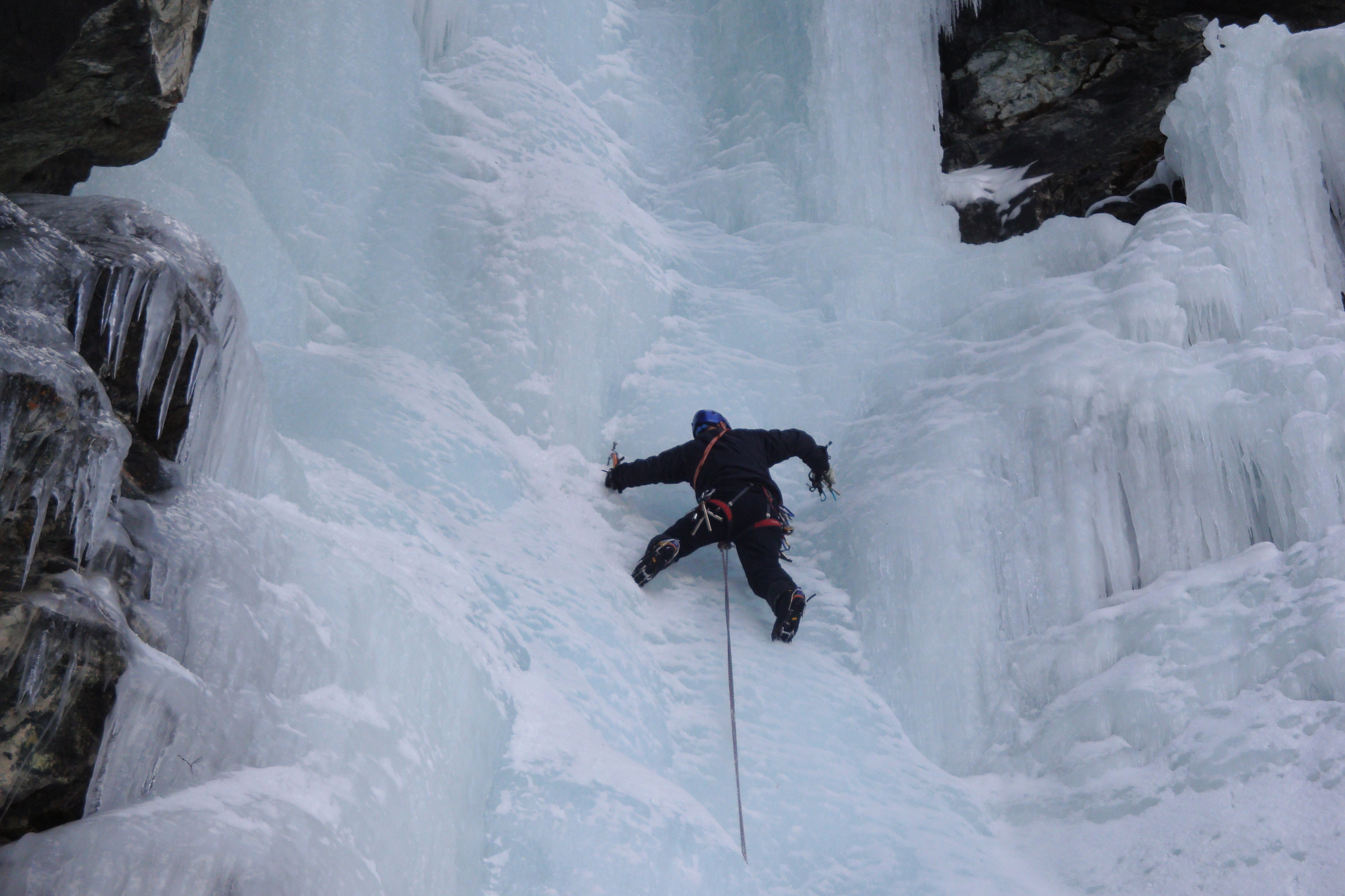 Zermatt Guided Ice Climbing. 1day trip. Certified leader