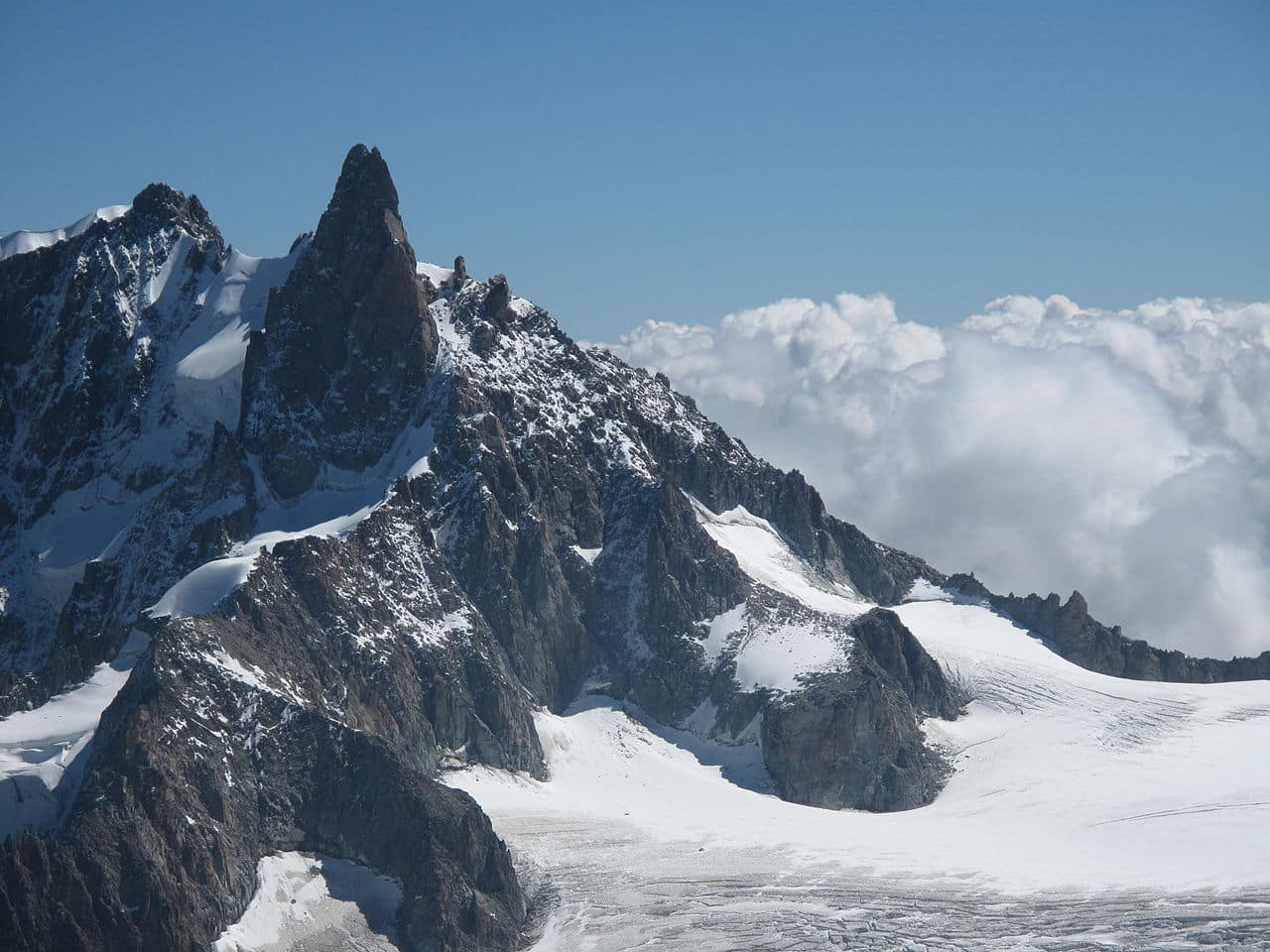 Climbing La Dent du Geant with a guide. 2-day trip. IFMGA leader