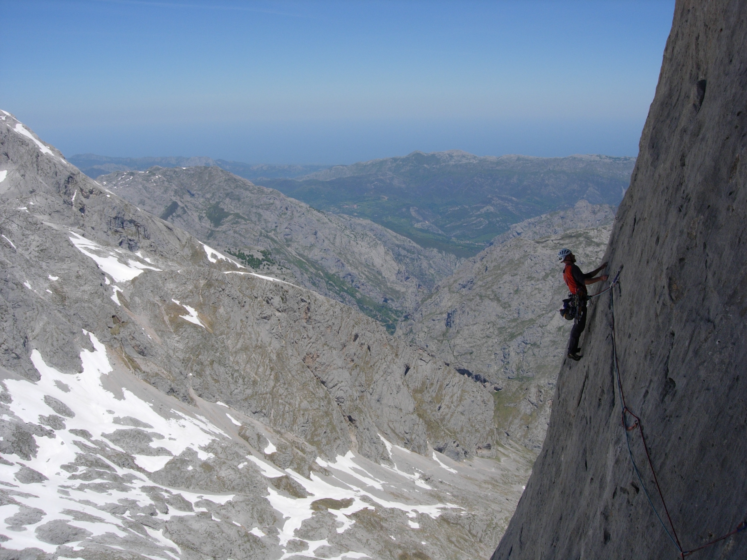 1day Rock climbing course in Barcelona, Multiple locations. 1day trip