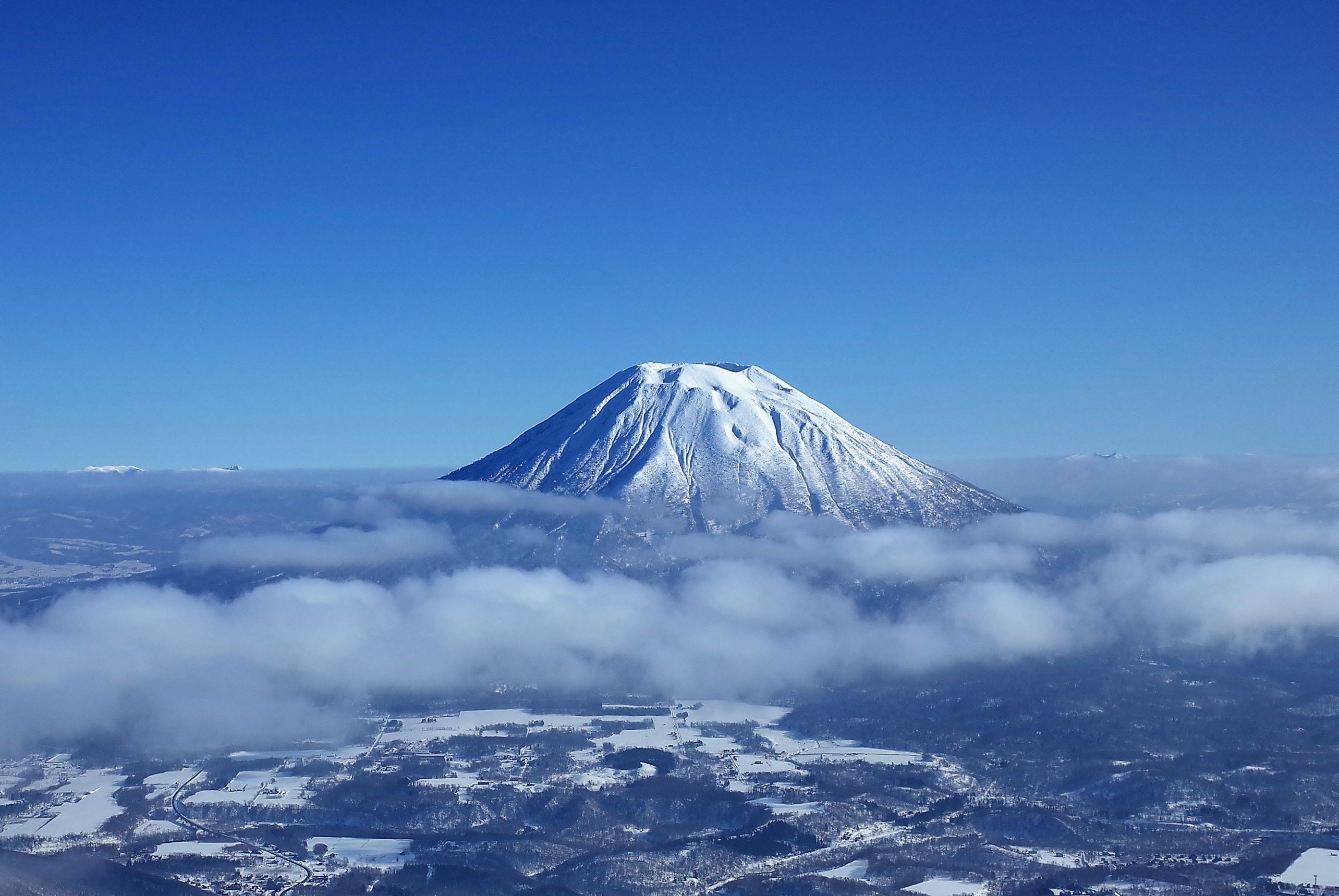 Mount Yotei, 1-day Skiing in Niseko (Hokkaido). 1-day trip ...