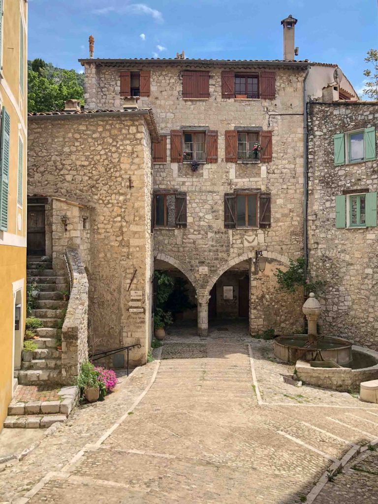 Pelle, France