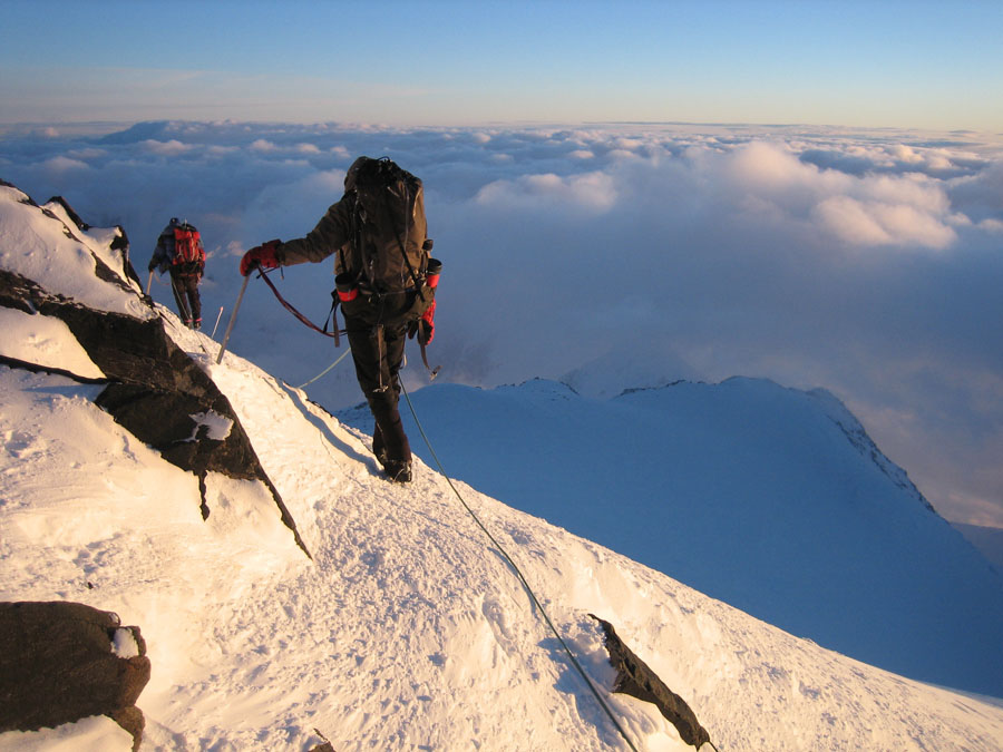 Denali (6,190m) climb via the West Buttress Route, 25 days. 25day trip
