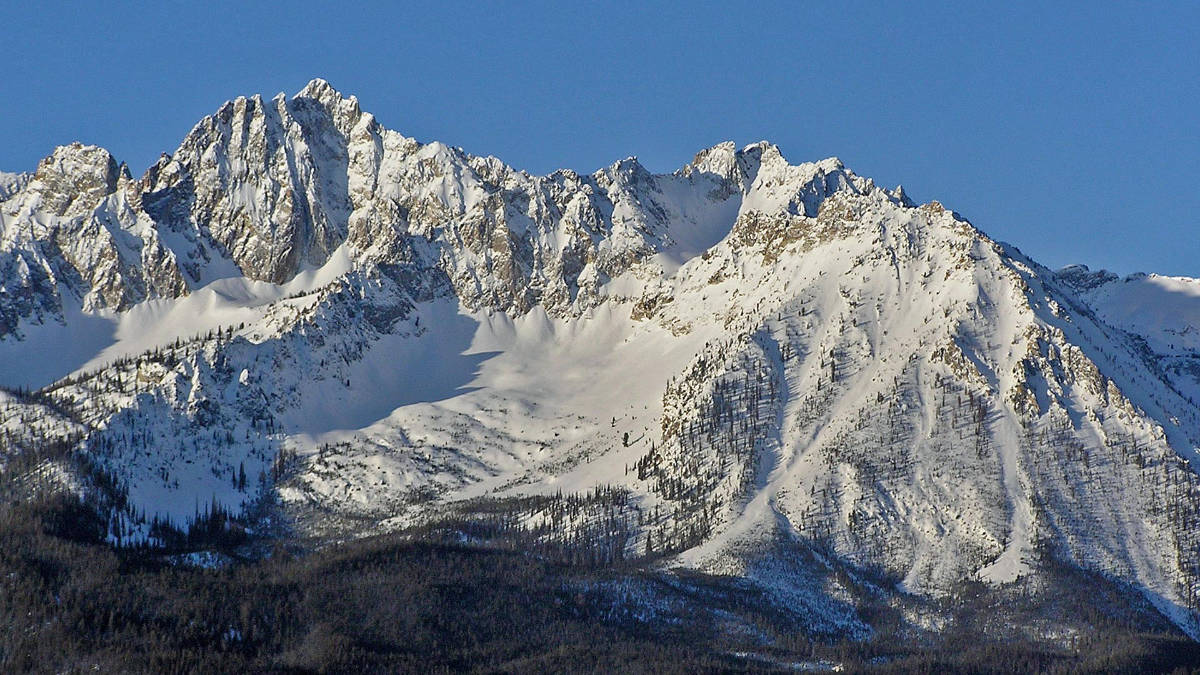 Backcountry Skiing and Ski Touring - Alpental. Off-piste skiing trips